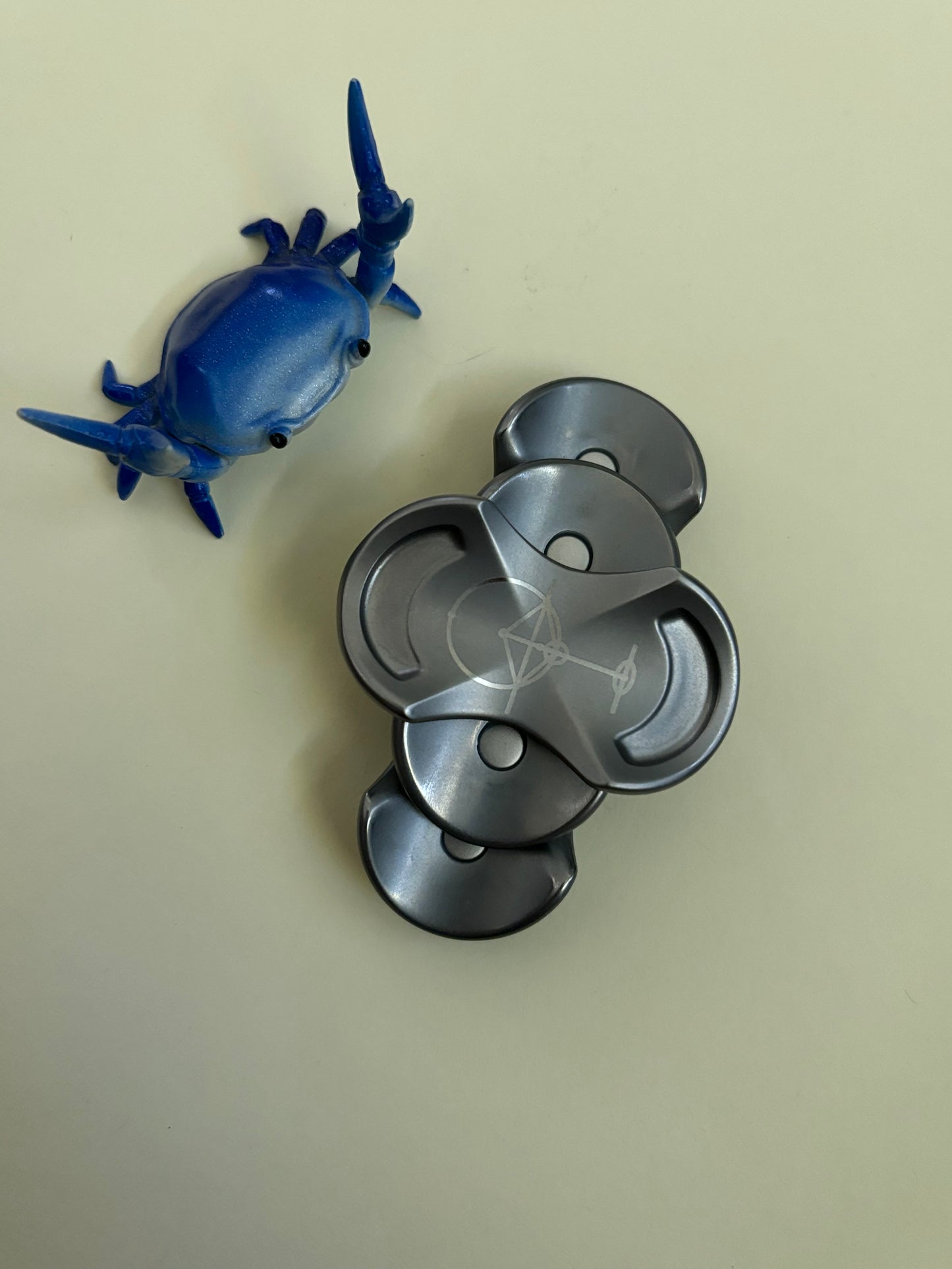 Crux by la grange - satin TI - Fidget toy