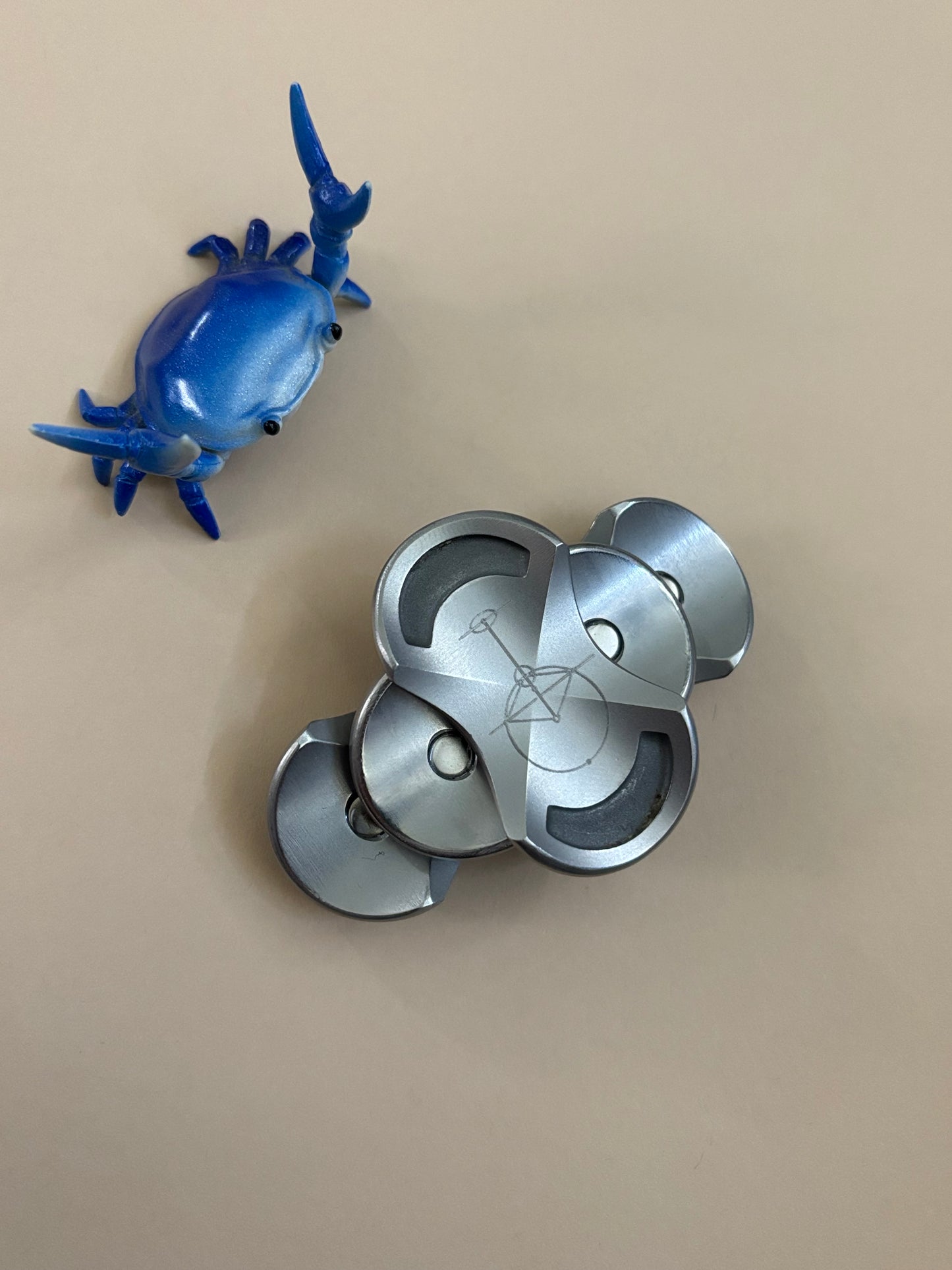 Crux by la grange - satin SS - Fidget toy