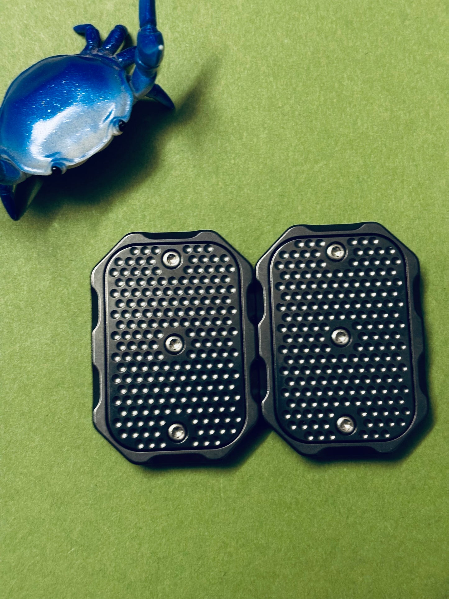 Magnus 3 click turtle slider - zirc with zirc screw plate - fidget toy