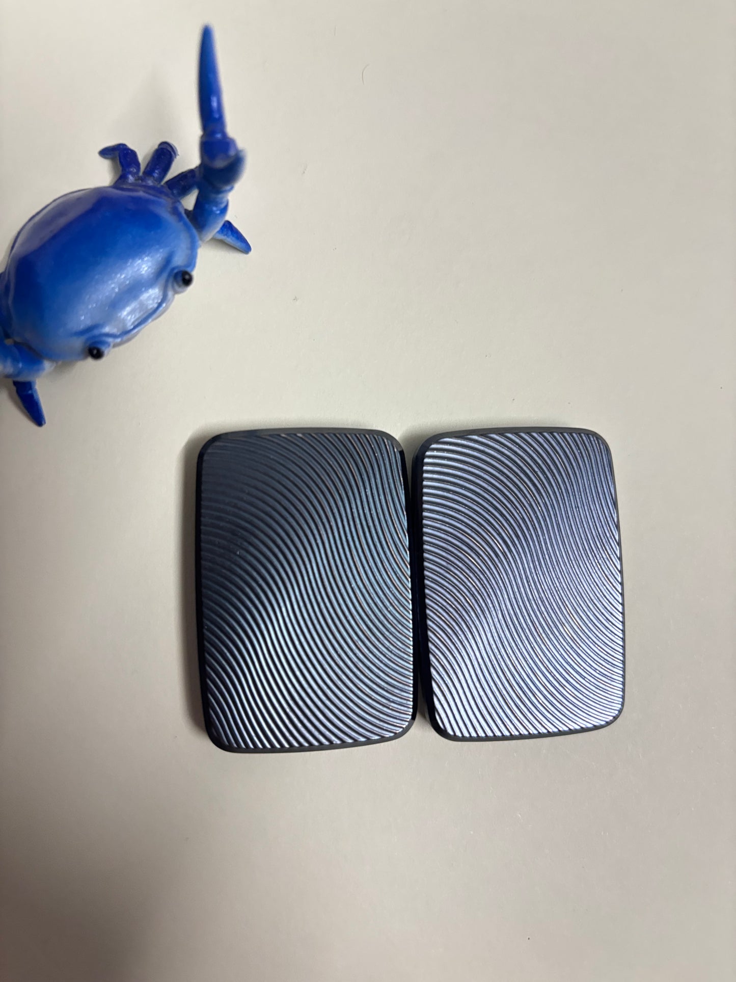 Compoform V4 crystal titanium - fidget slider