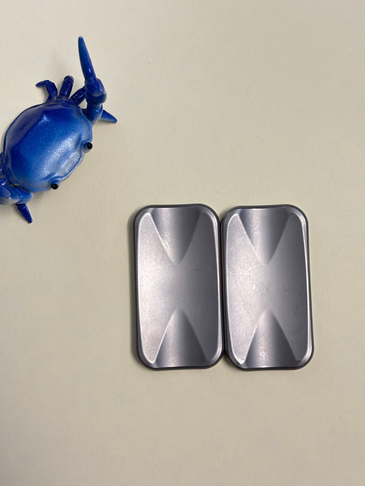 UQH - Wispy slider -  titanium with ss plates - Fidget toy