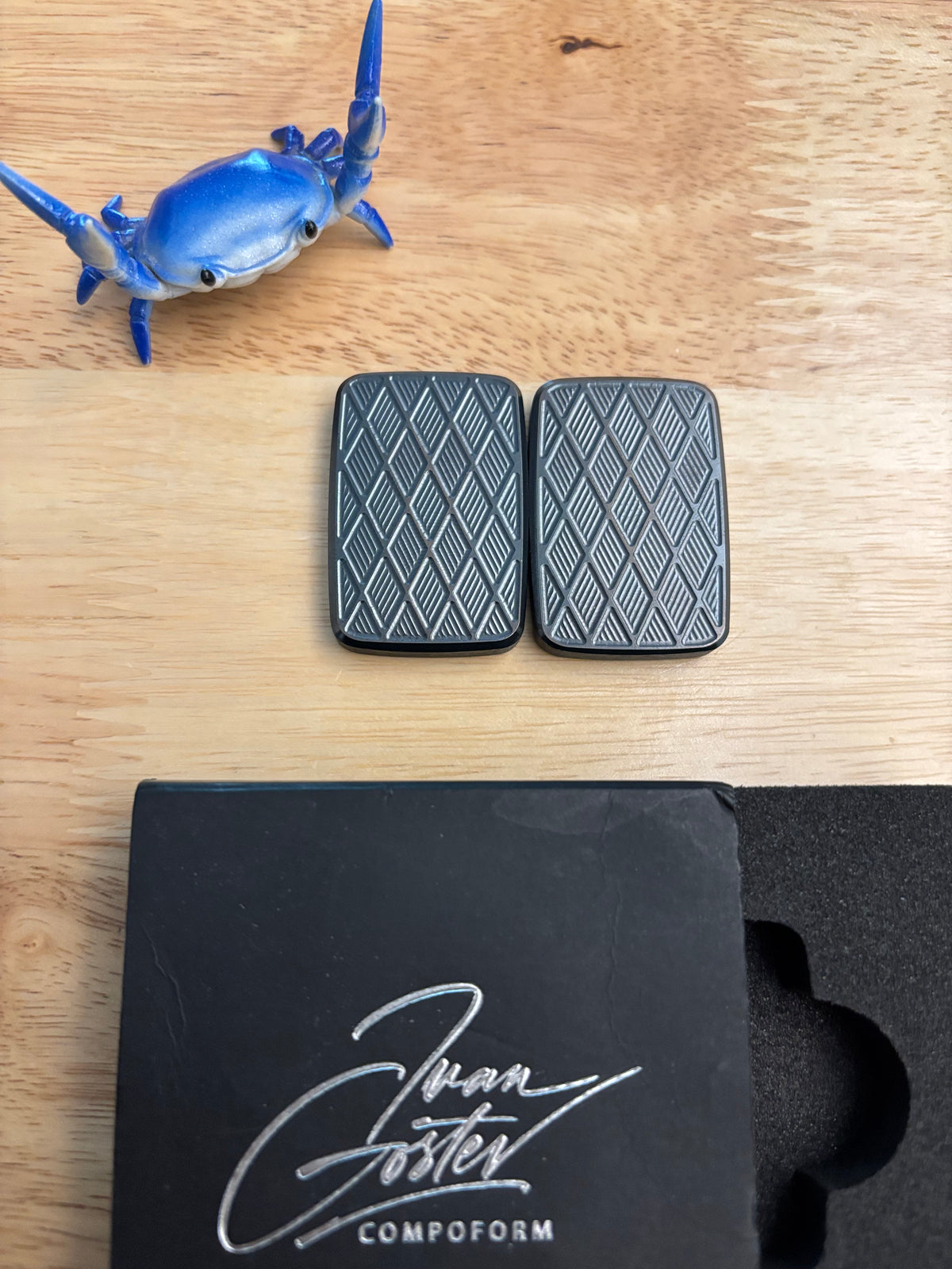 Compoform V3 Flip - titanium slider