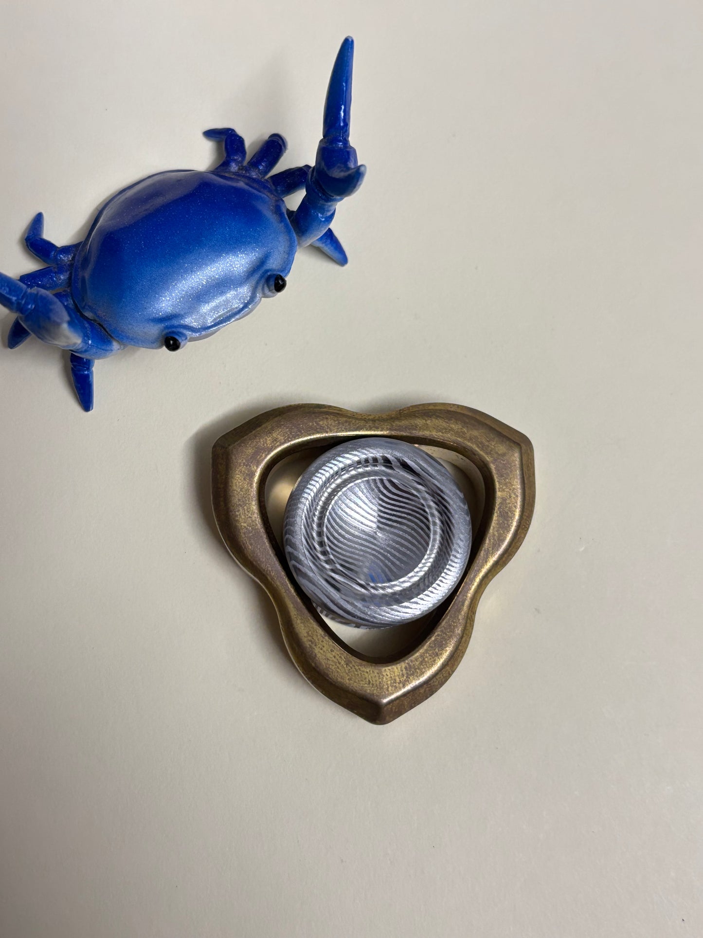 Dark kitty- Bee  - brass with dama button - fidget spinner - fidget toy