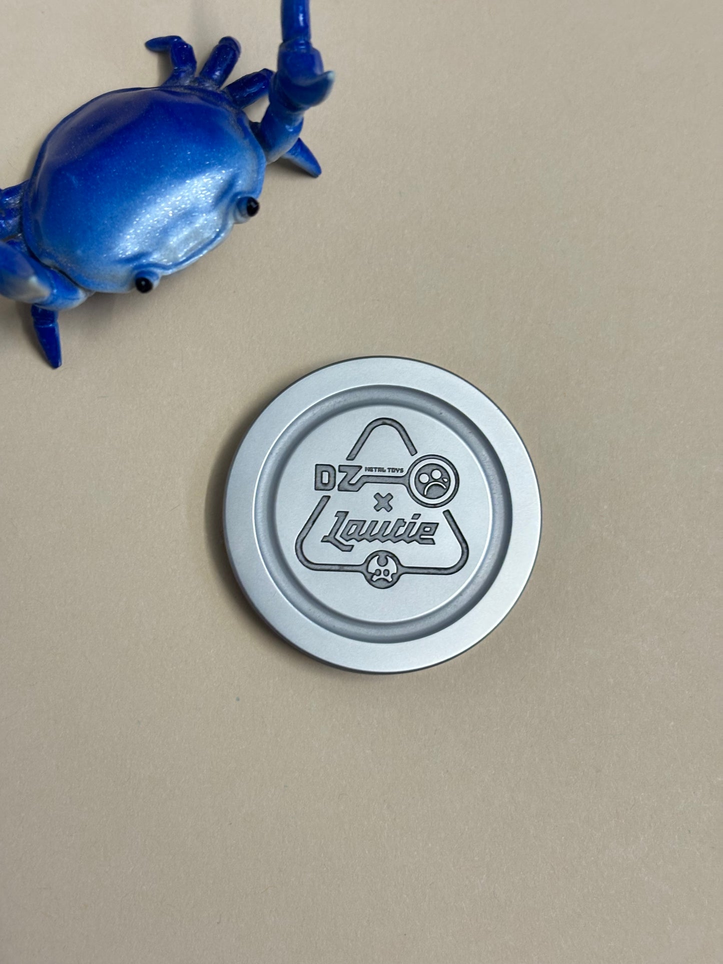 Lautie x DZ  Showhand - SS - haptic coin - fidget toy