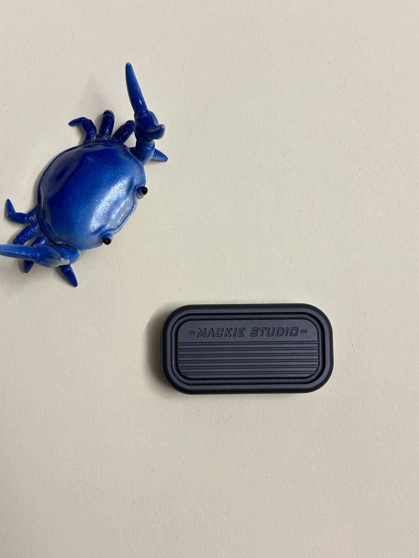 Mackie CP3 zirc  - magnetic slider - fidget toy