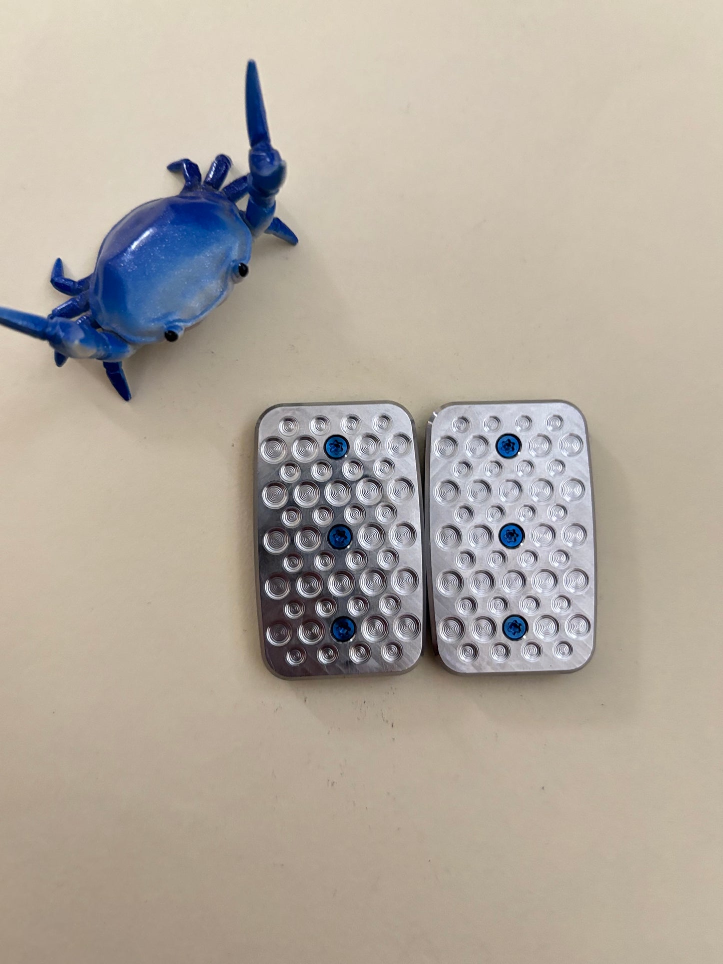 Magnus bubbles - zirc with SS plate - fidget toy