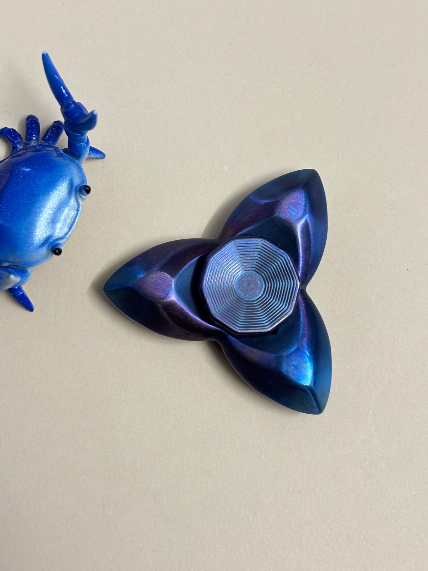 Damned design Triad XL - TI anodized - fidget spinner - Fidget toy