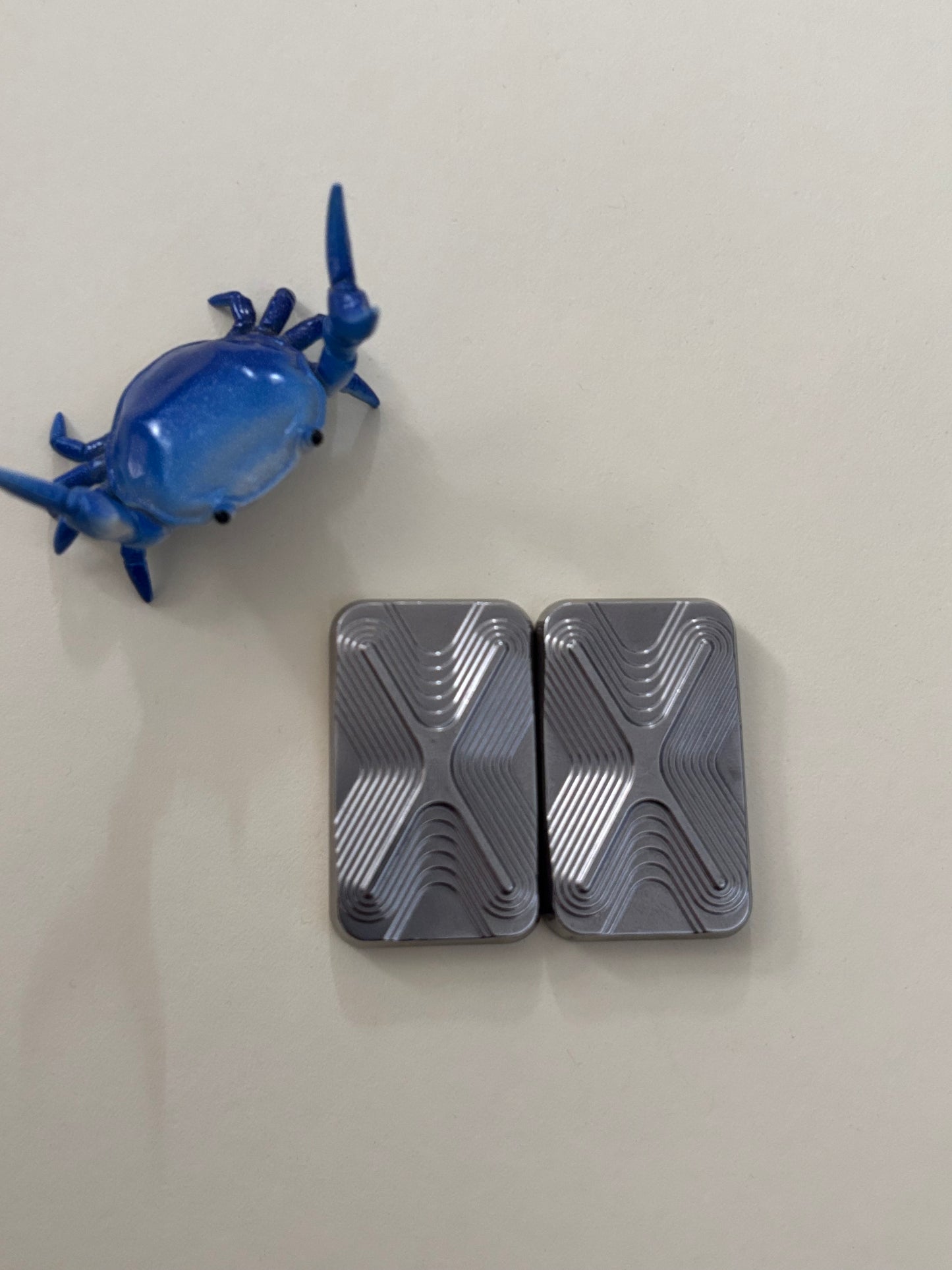 Magnus superx - 3 click slider - titanium with stainless steel screw plate - fidget toy