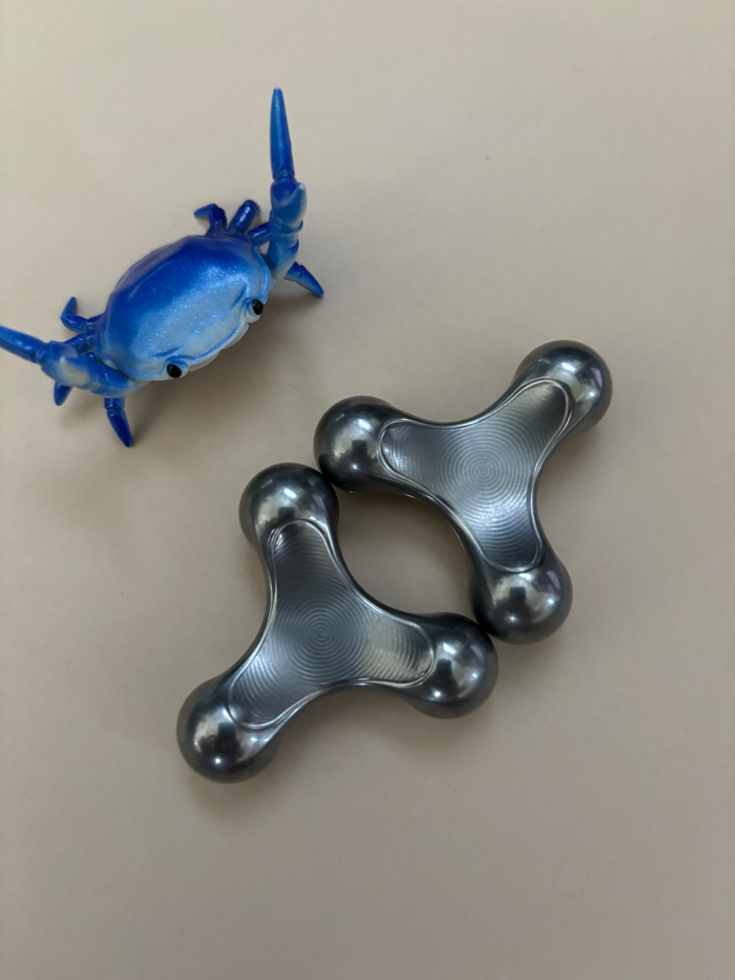 Magnus - atom - titanium - fidget toy