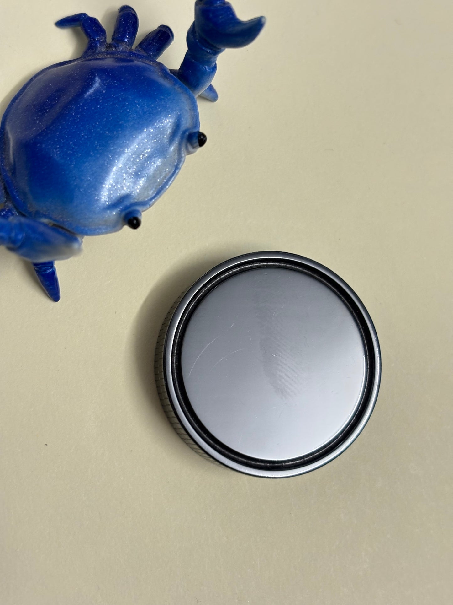 Umburry - zirc - haptic coin - fidget toy