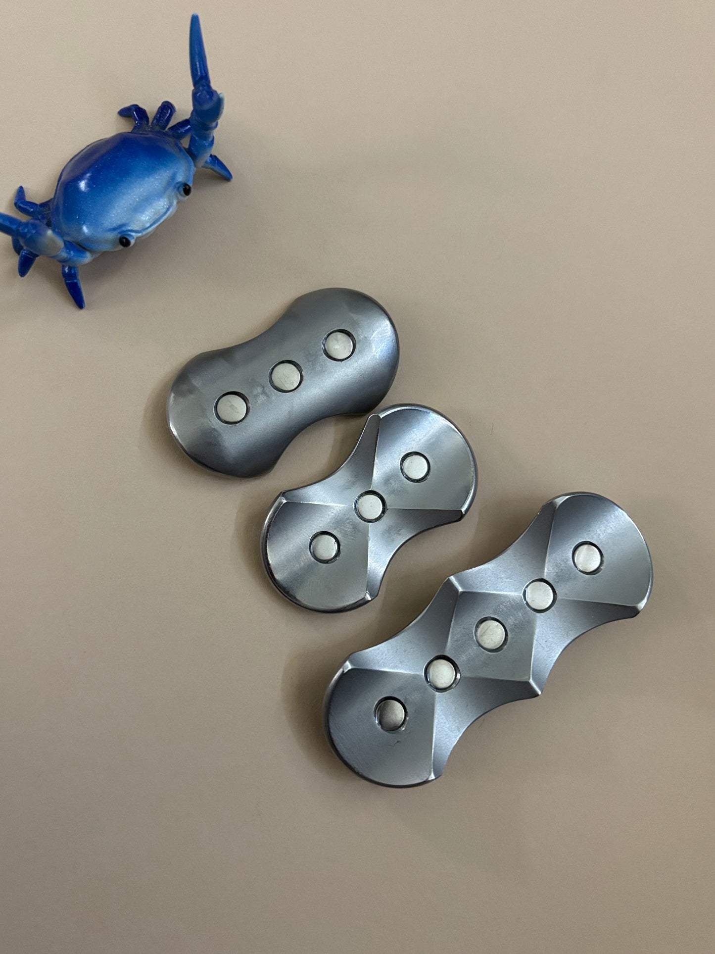 Crux by la grange - satin SS - Fidget toy
