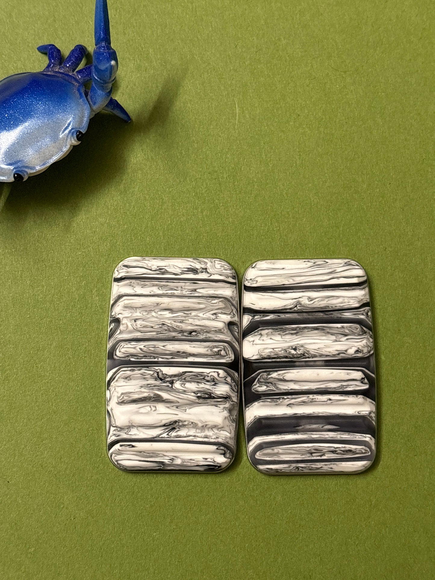 Magnus maglab Rib  - Resin with SS plate - fidget toy