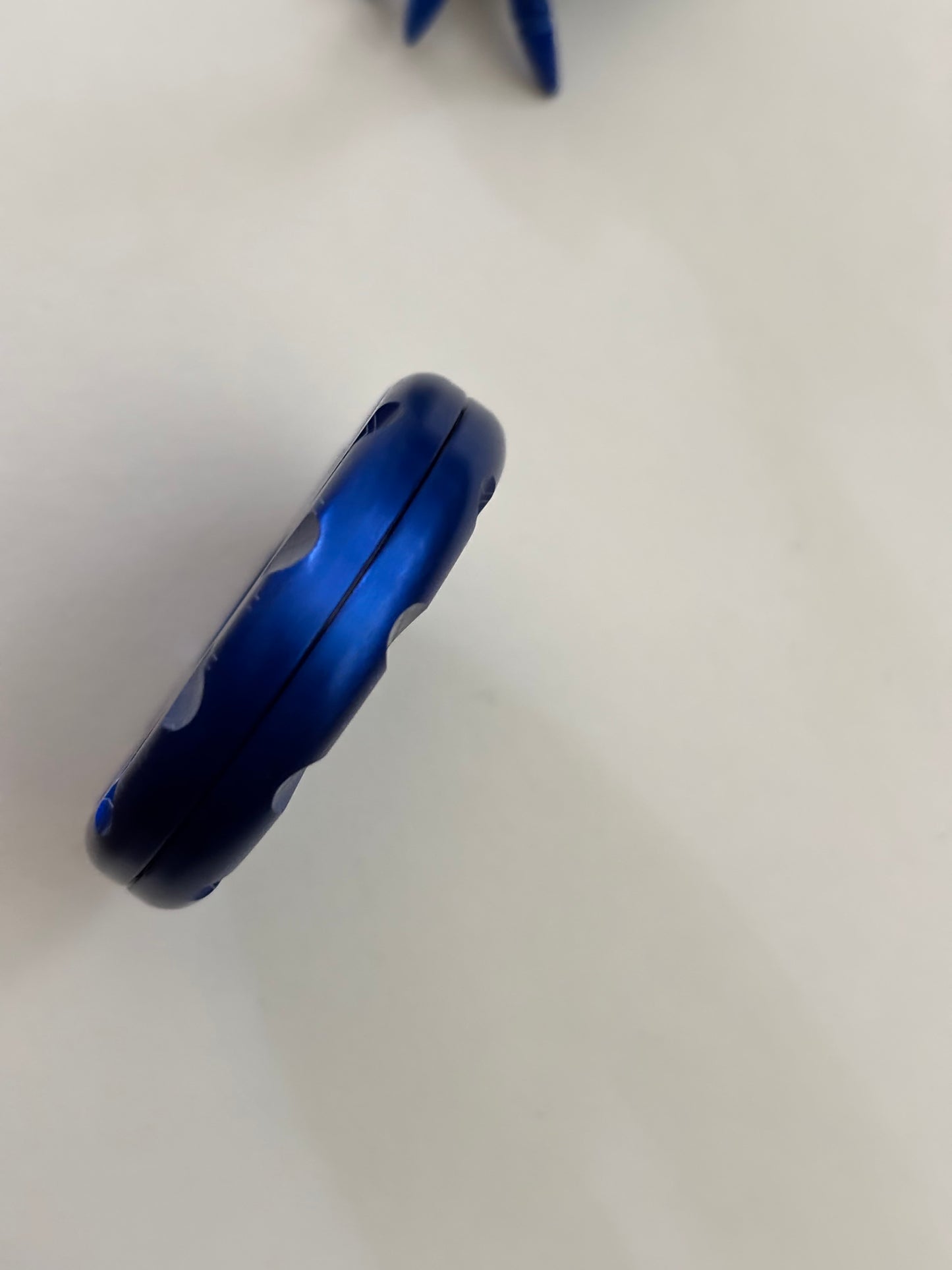 Umburry - Haptic coin V2 - Aluminum Hive - fidget toy