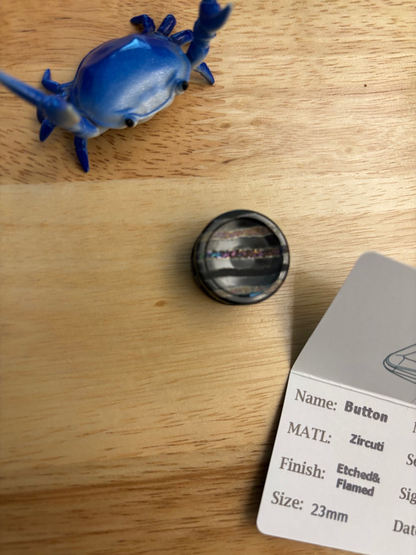 NJT  - zircuti button - 23 mm x 14 mm- fidget toy