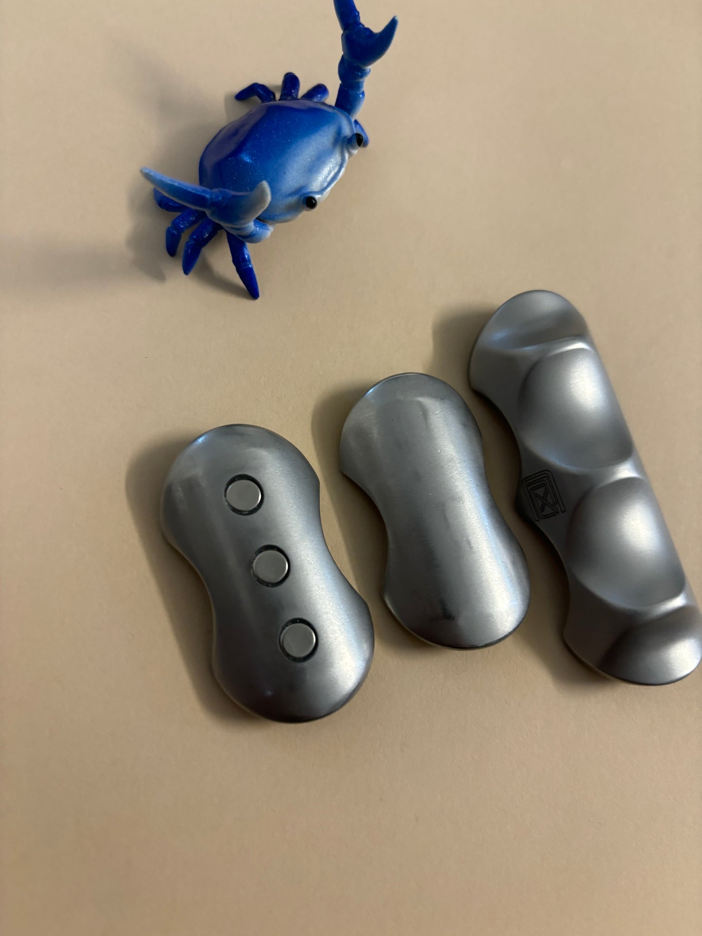 Crux by la grange - satin SS - Fidget toy