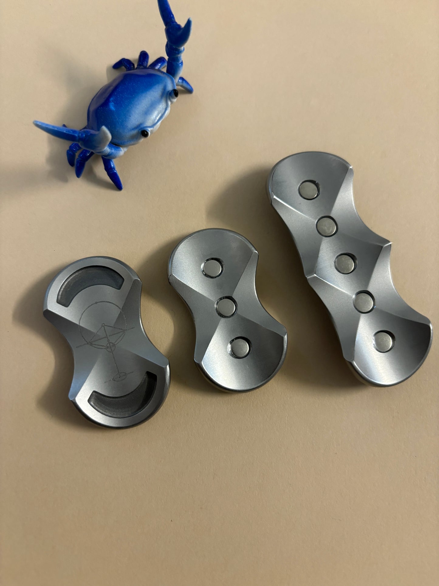 Crux by la grange - satin SS - Fidget toy