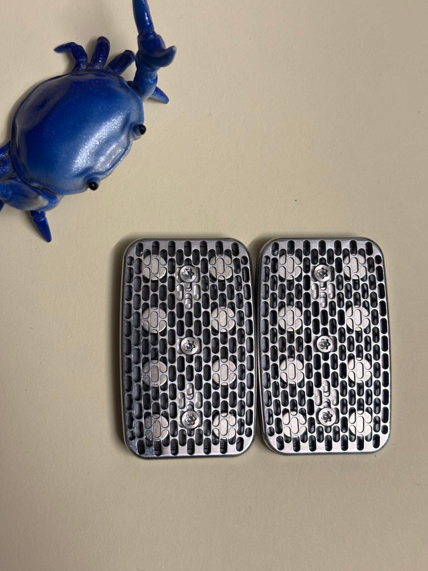 Magnus radiator - zirc with SS plate - fidget toy