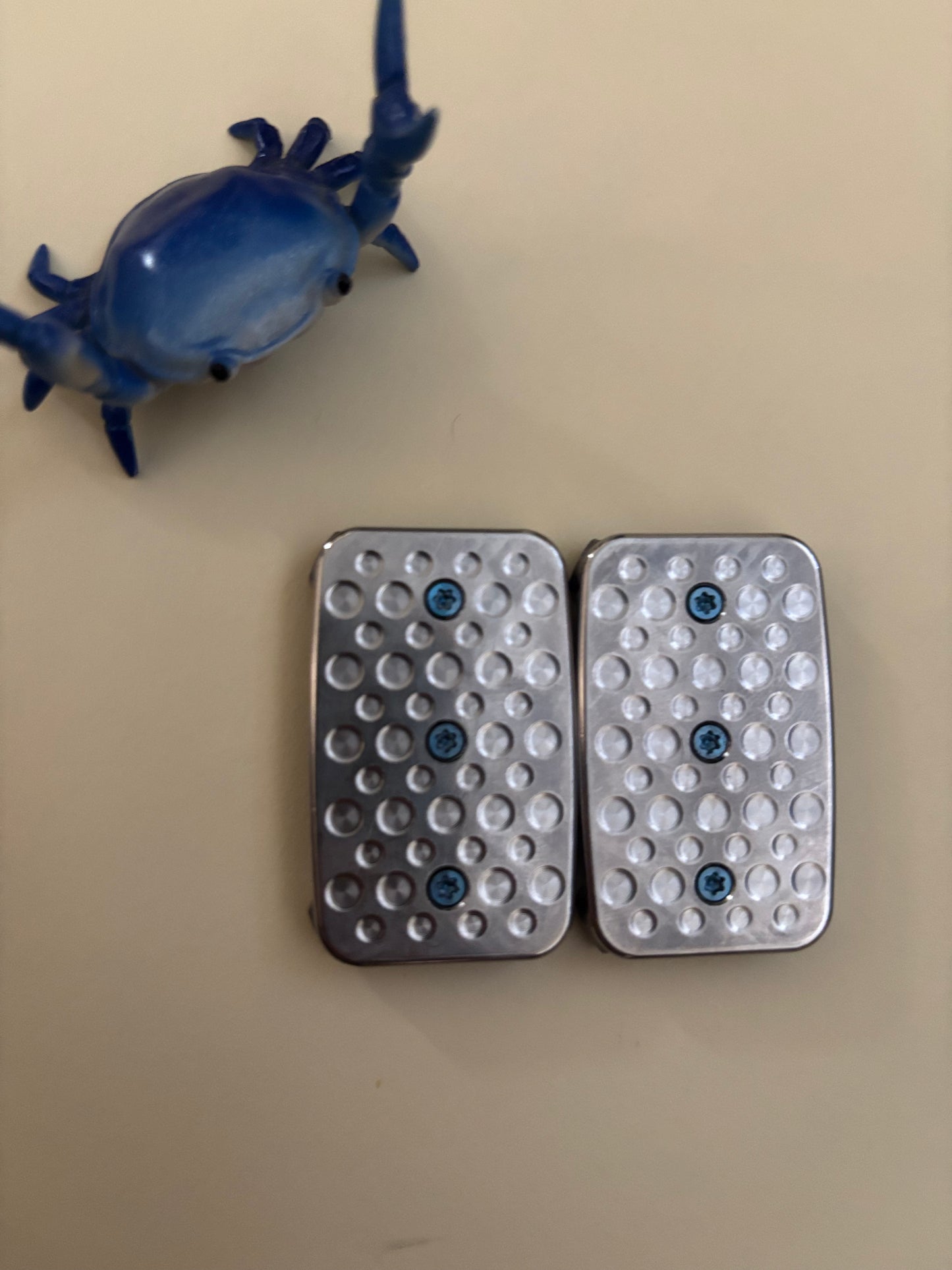 Magnus spider battle worn mid blue - Titanium with SS plates - fidget toy