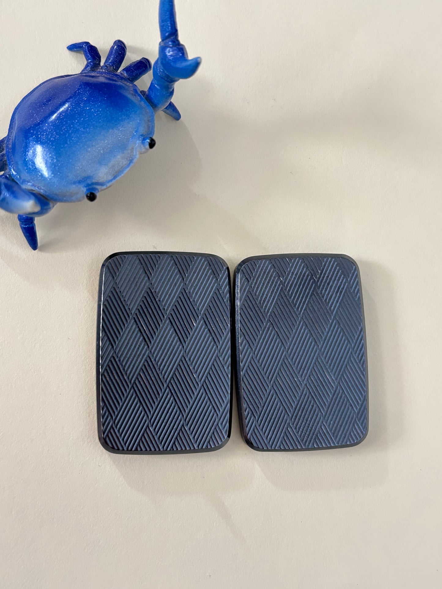 Compoform Argyle V2 - laser etched titanium slider