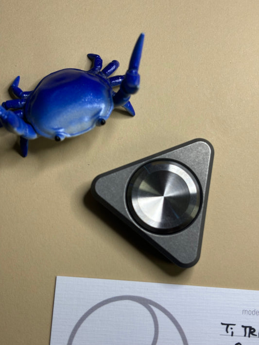 Twoedc - triangle - Titanium - Fidget spinner