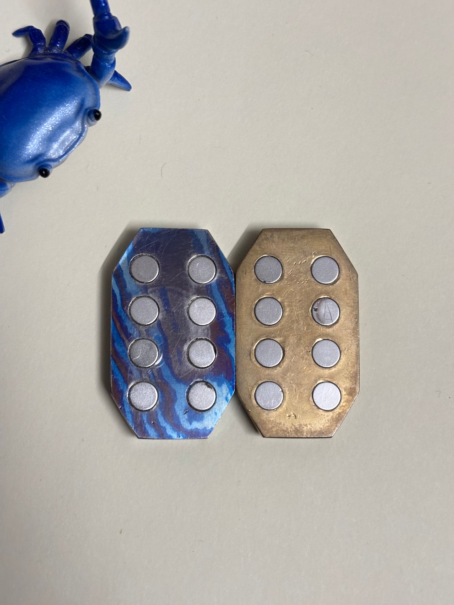 Layer Cake - Beatrix - mokuti/brass -fidget toy
