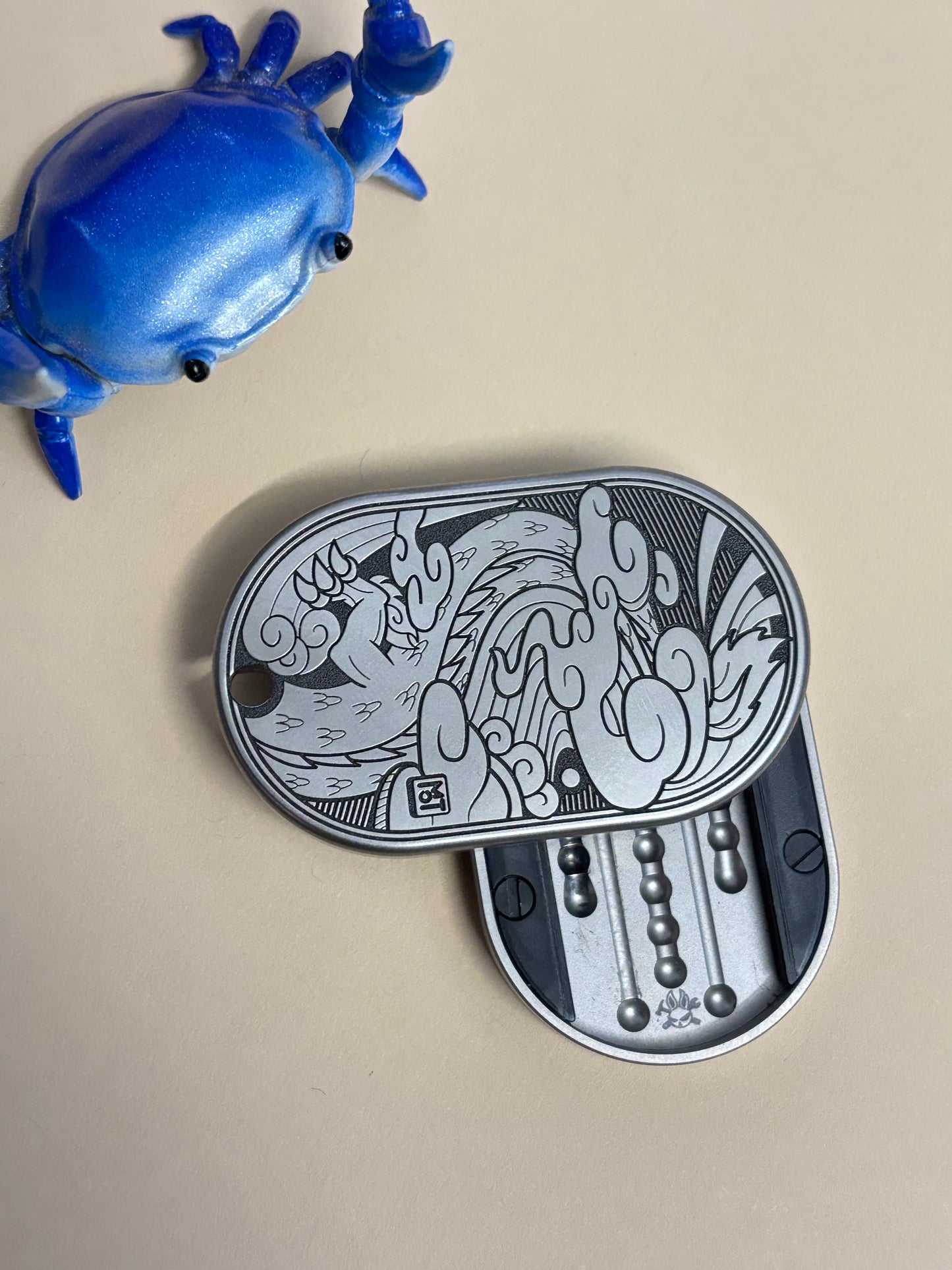 MOT Groove Silver dragon - TI - fidget toy