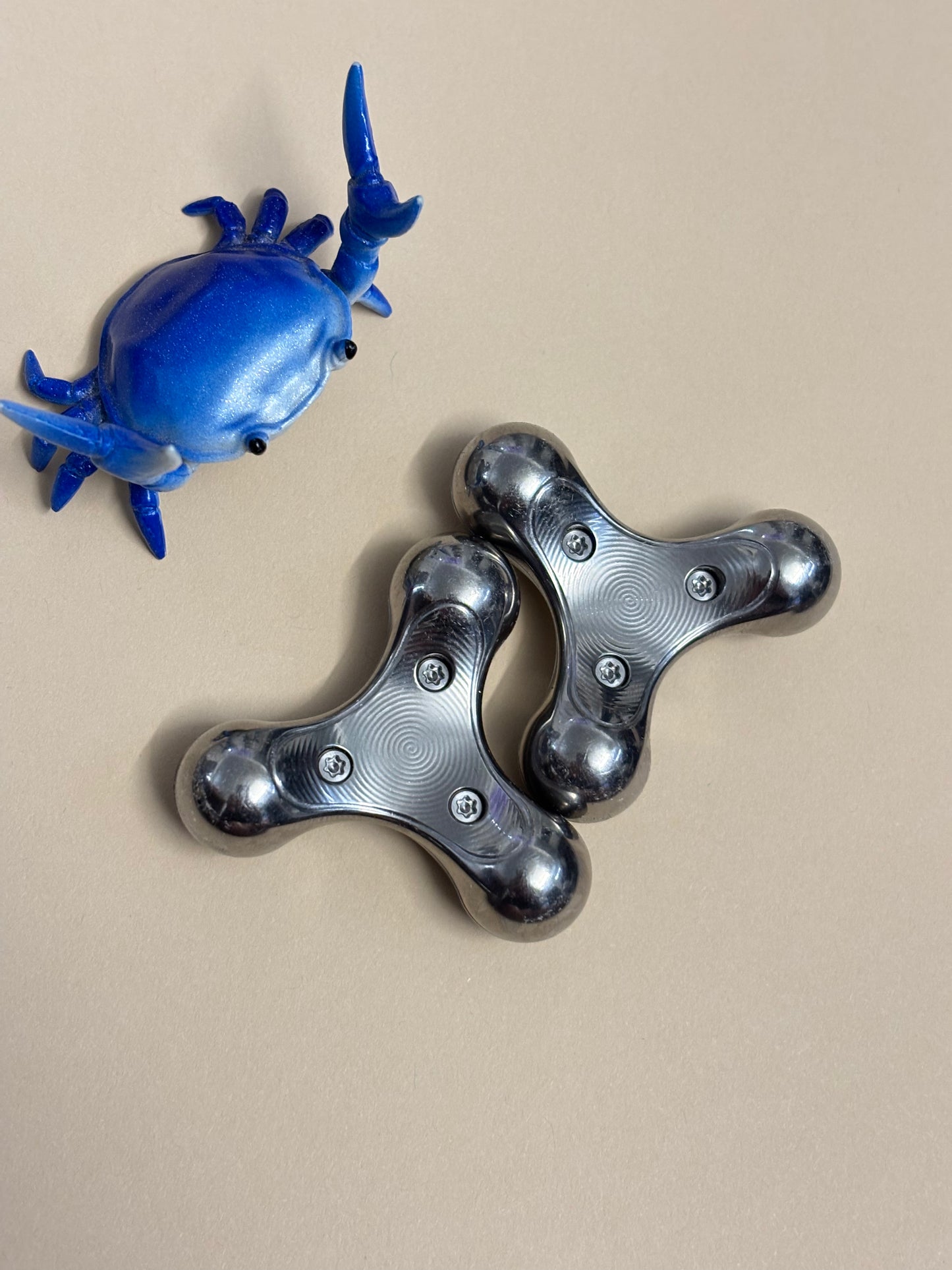 Magnus - atom - titanium - fidget toy