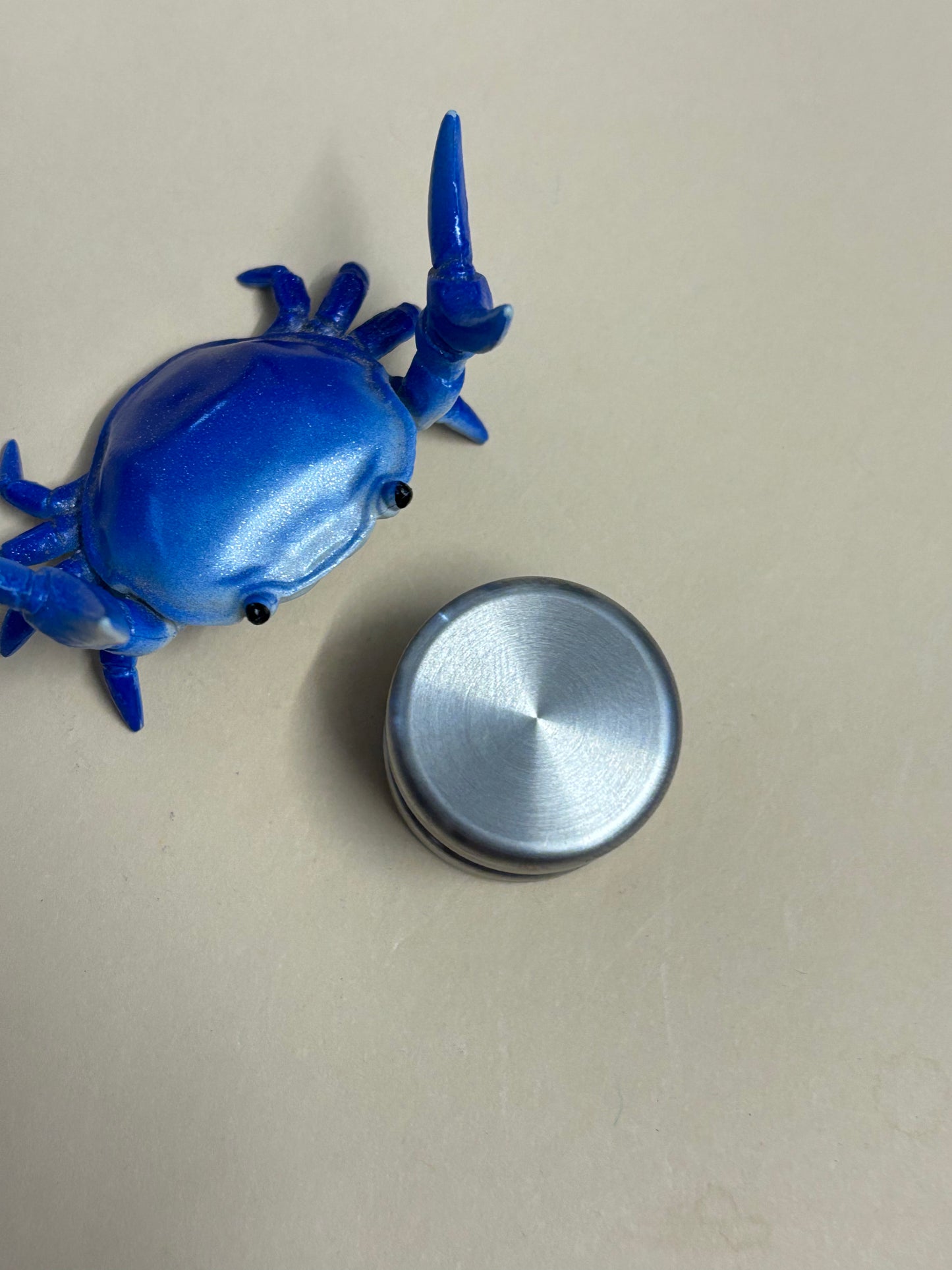 KAP x Otto - flat button - W - fidget spinner - fidget toy