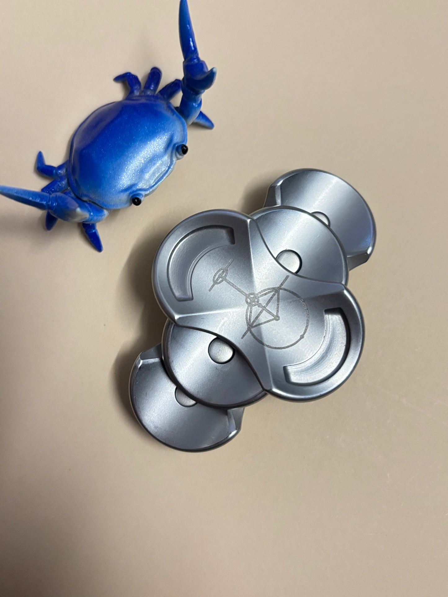 Crux by la grange - satin SS - Fidget toy